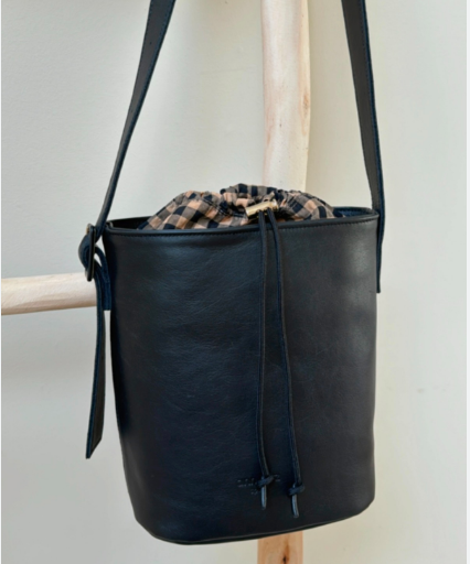 ANN KURZ BUCKET BAG